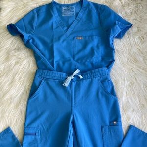 SOLD Figs scrubs set XS Capri Blue